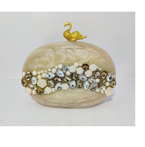 Article unique Pochette personnalisée en résine artisanale indienne de couleur blanche pour femme - Product Image 2