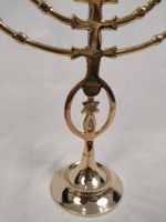 Chandelier Menorah Judaica de Noël juif artisanal en laiton vintage d'Israël, gravé et imprimé en deux couleurs