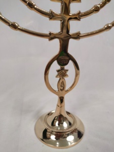 เชิงเทียนเมนอร์ห์คริสต์มาสแบบยิว ทำด้วยมือ งานศิลปะยิวจากอิสราเอล วินเทจ ทองเหลือง ดีไซน์นอร์ดิก สำหรับขาย - Product Image 3