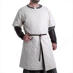 Fabriqué à la main médiéval Gambeson manteau épais rembourré coton tissu demi manches armure saison d'hiver en gros prix d'exportation disponible - Product Image 1