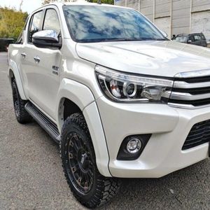 Nettoyer Utilisé pour Hilux Simple/Double Cabine Diesel Turbo FWD R17 Sièges en cuir Intérieur léger Tous les modèles/Années disponibles à la vente - Product Image 3