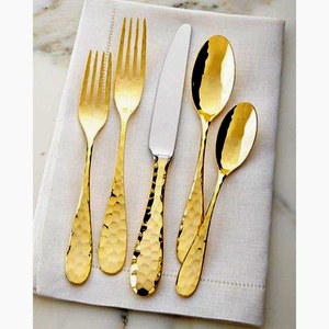 Grande remise Set d'ustensiles de luxe décoratifs polis à l'or avec poignée entièrement martelée Set de couverts - Product Image 1