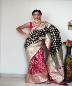 <b>Tissue</b> Saree with Velvet Lace and Floral Embroidery <b>for</b> Parties - Product Image 6