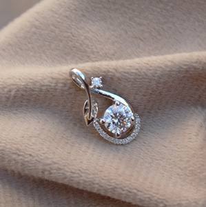 925 argent Solitaire petit pendentif cadeau d'anniversaire léger avec fleur Design Moissanite pendentifs et breloques pour petite amie - Product Image 5