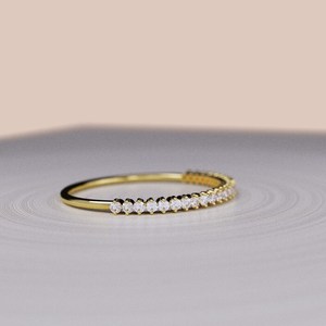 D Color VVS Clarity Round Cut Lab Grown Diamonds Half Eternity Anillo de bodas Anillo de plata esterlina 925 Regalo para ella para hombres y mujeres - Product Image 4