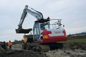 Achetez une excavatrice Takeuchi TB2150R avec moteur diesel turbo de 114 CV, profondeur de creusement de 19 pieds et force de rupture de la pelle de 22256 lb. - Product Image 6