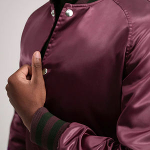 Veste universitaire matelassée vintage unisexe écologique en satin, col montant, fermeture boutonnée, avec poignets et ourlet en tricot côtelé pour l'hiver - Product Image 6