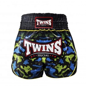 Shorts de entrenamiento de muay thai premium, tela satinada cómoda, de secado rápido, transpirable, ropa deportiva para gimnasio y entrenamiento para hombres. - Product Image 1