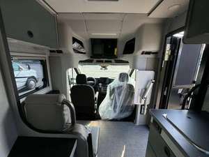 Autocaravana Familiar de Lujo AB_Winnebago1 Ekko1 22A 2025, Seminueva, para 4-6 Pasajeros, Uso Doméstico - Product Image 3