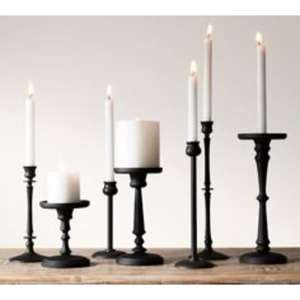 Elegante portavelas de hierro de mesa con una silueta contemporánea elegante y un acabado de metal envejecido industrial para un toque moderno - Product Image 5