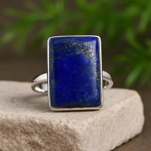 Bague de déclaration en lapis-lazuli audacieuse de meilleure qualité Bijoux en pierres précieuses bleu profond pour la confiance ou la sagesse Disponible au prix d'exportation - Product Image 4