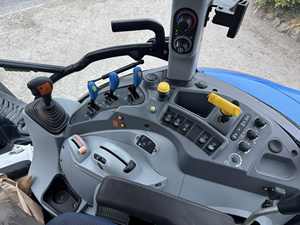 Hollandd รถแทรคเตอร์70HP สีน้ำเงิน T7225ใหม่พร้อมเครื่องยนต์ fpt ปั๊มเฟืองขับและกระปุกเกียร์สำหรับขาย - Product Image 6