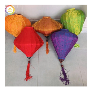Lanterne en soie pour mariages et événements exportation du Vietnam lanternes décoratives faites à la main approvisionnement en gros pour les acheteurs - Product Image 1