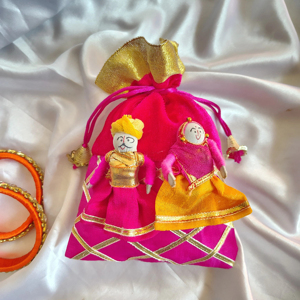 Mini bolsas de terciopelo Potli con marionetas, pareja, boda, evento, Festival, fiesta de año nuevo, regalo de regreso para invitados, inauguración de la casa Lohri - Product Image 1