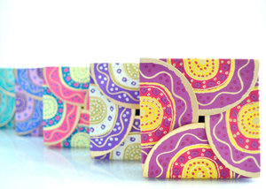 Cajas de recuerdo con serigrafía multicolor hechas a medida, tamaños disponibles en patrones de impresión coloridos para reventa - Product Image 2