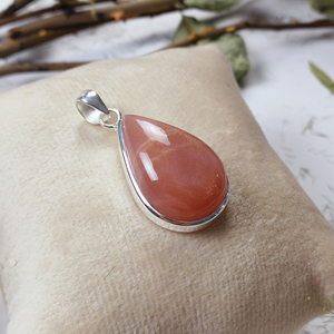 Pendentif en pierre de soleil taille poire bohème, argent sterling 925, fait main, minimaliste, bijoux en collier, vente en gros - Product Image 4