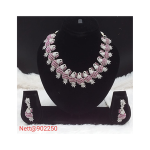 Ensemble de bijoux en diamant américain exquis pour femmes | Superbe collier et boucles d'oreilles pour compléter parfaitement votre look élégant - Product Image 1