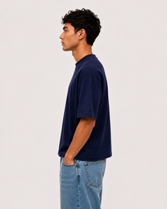 T-shirt moderne bleu marine AURA à manches courtes pour homme, coupe ample, 220 g/m², 100 % coton, toucher premium, anti-boulochage, idéal pour l'été, fabriqué en Italie - Product Image 2