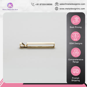 Nouvelle Arrivée Vente Chaude Conception Élégante Couleur Dorée Décoratif Laiton Cadre Ouvre-Bouteille pour Ouverture Bouteilles au Prix de Gros - Product Image 4