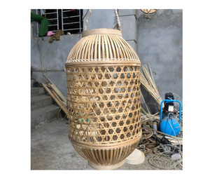 Lámpara de bambú a granel Lámpara de bambú sostenible Colgante de techo Hecho a mano Elegancia para el hogar Resplandor al aire libre Ofertas al por mayor asequibles - Product Image 4