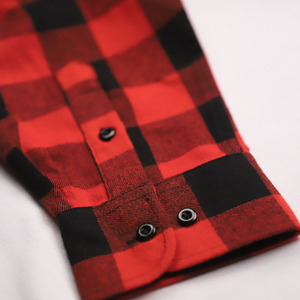 เสื้อเชิ้ตผ้าสักหลาดลายตารางสีแดงคลาสสิกสำหรับผู้ชาย ฤดูใบไม้ร่วง รับผลิตตามสั่งพร้อมปักโลโก้ - Product Image 4