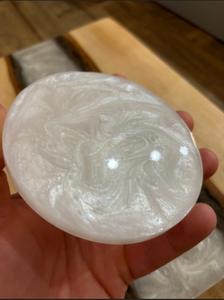 Collection de sous-verres en résine circulaire brillante exclusive et élégante pour la décoration de table de cuisine, les occasions de mariage et le style de la maison - Product Image 3