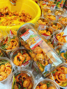 Peau de porc douce épicée vietnamienne avec feuilles de citron collations de viande légères et croustillantes frites et savoureuses emballées dans un sac - Product Image 2