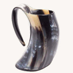 Taza de Cuerno Grabada a Mano de Alta Calidad con Asa para Festivales Medievales, Disponible a un Precio Accesible desde India - Product Image 1