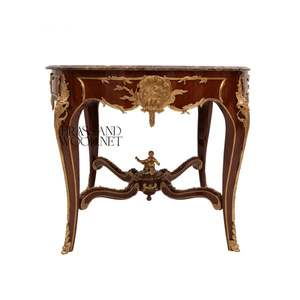 Mesa de Entrada Clásica de Lujo con Cubierta de Mármol y Detalles en Latón - Product Image 2