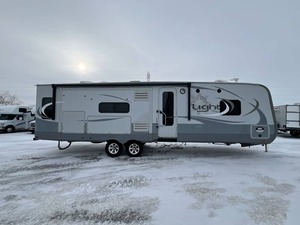 VENDEDOR VERIFICADO DE H-i-g-h-l-a-n-d R-i-d-ge Light 272RLS USADO DEL 2017 DISPONIBLE PARA LA VENTA - Product Image 2