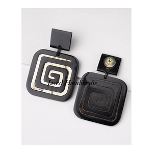 ต่างหูฮอร์นต่างหูฮอร์นออกแบบแฟนซีคุณภาพสูงสีธรรมชาติสำหรับผู้หญิงต่างหูฮอร์นสำหรับงานปาร์ตี้งานแต่งงาน - Product Image 5