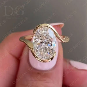 แหวนหมั้นและแต่งงานเงินแท้ ประดับเพชรโมอิสซาไนต์ทรงอัสเชอร์ 4 กะรัต รับรองโดย IGI แบบ Bypass Solitaire Eternity Bezel Set สำหรับเจ้าสาว - Product Image 3