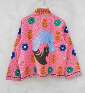 Chaqueta de Terciopelo y Algodón con Bordado Floral Suzani Hecho a Mano, Cuello Alto, Secado Rápido, Transpirable, para Playa o Invierno, Arte Folclórico Único - Product Image 1