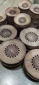 Assiette en bois noir massif pour dessert faite à la main personnalisée assiettes rondes en bois d'acacia sans danger pour le dîner - Product Image 3