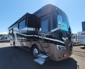 Camping-car Tiffins Allegro Bus d'occasion (3-4 mois d'utilisation), 2020-2023, intérieur spacieux, design moderne, 4-6 passagers, Euro 4/Euro 5 - Product Image 2