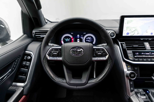 Como nuevo, precio asequible, 2026 Attitude Black TY - Land Cruiserz 300 VXR 3.3L V6 Twin-Turbo Diesel 4WD SUV, listo para enviar - Product Image 2