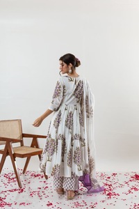 Vêtements indiens et pakistanais de haute qualité Lavande Anar Suit Set Stylish Kurti & Pants Direct From Manufacturer - Product Image 2