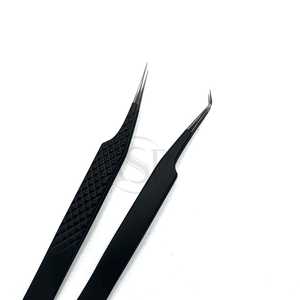 Pinces à épiler noires mates à angle de 45 degrés et droites avec charme Bad Bunny, impression de logo personnalisée, service OEM - Product Image 4