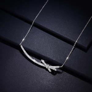 Collar de Joyería Fina con Colgante de Moissanita VVS de Plata de Ley 925 con Diseño de Moño Sonriente de Moda de Black Pearl Jewels para Mujer - Product Image 3