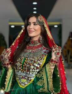 Robes Afghani Kuchi vintage élégantes pour dames Robe évasée avec broderie Tailles et conceptions personnalisées Vêtements afghans de haute qualité - Product Image 4