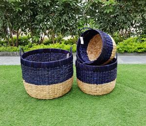 Venta al por mayor de la mejor calidad de diseño único conjunto de cestas de jacinto de agua con asas para el almacenamiento en el hogar y la organización hecha en Vietnam - Product Image 2