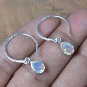 Boucles d'oreilles créoles en opale éthiopienne taillée, argent sterling 925, pierre de naissance d'octobre, bijoux faits à la main pour femmes - Product Image 6