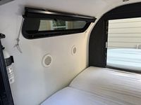Caravane compacte moderne et étanche, remorque de voyage pliable avec roue de secours pour utilisation tout-terrain en extérieur