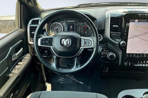 RAM 2500 Big Horn Crew Cab 2024 USADO, Tracción en las Cuatro Ruedas, Automático, Volante a la Izquierda, ACC, Neumáticos R19, Interior Oscuro, Asientos de Tela, Faros LED, Pantalla Táctil - Product Image 2