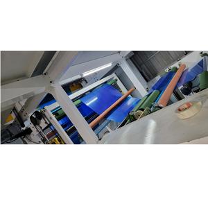 Rollo de película adhesiva translúcida azul a prueba de humedad de suministro de fábrica PE suave y LLDPE para embalaje logístico - Product Image 6