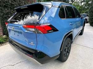 Toyota RAV4 SE Híbrido AWD Usado del 2022 - Product Image 2