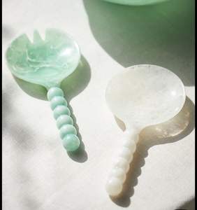 Juego de servidor de ensalada de resina remolino respetuoso con el medio ambiente de 2 uds cuchara y tenedor par de tenedor de cuchara de resina veteada de lujo para cocina y vajilla - Product Image 2