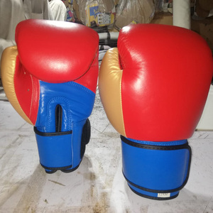 Guantes de boxeo de cuero de vaca de calidad profesional hechos a medida Ajuste universal con característica elástica Hecho en Pakistán para artes marciales - Product Image 4