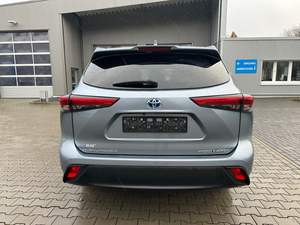 2023 para SUV AWD usado Asientos de cuero Interior oscuro Techo corredizo panorámico Asequibilidad - Product Image 4