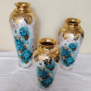 Vase à fleurs en fer côtier de haute qualité fait à la main élégant décor à la maison avec vase de sol en triangle plaqué or prix de gros - Product Image 2